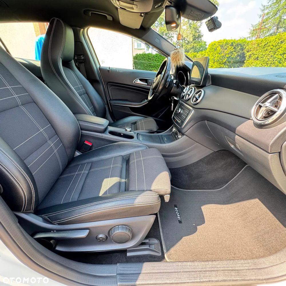 Mercedes-Benz GLA 200 7G-DCT - 13