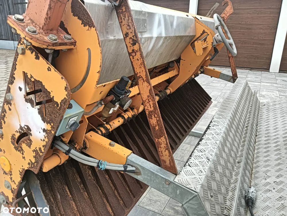 Posypywarka zawieszana Rozsypywacz grysu Rozsiewacz piasku i soli - 7