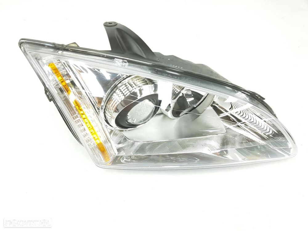FAROL DIREITO FORD FOCUS BERLINA CAP - 1