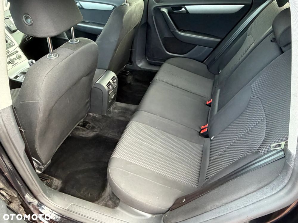 Volkswagen Passat 2.0 Blue TDI SCR Comfortline - 13