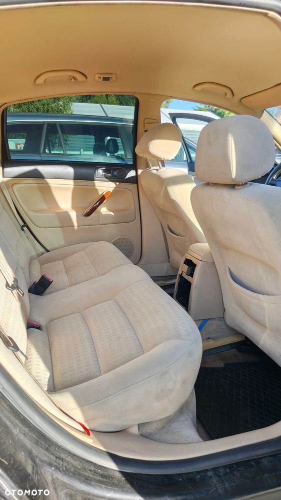 Volkswagen Passat 1.9 TDI Comfortline - 12