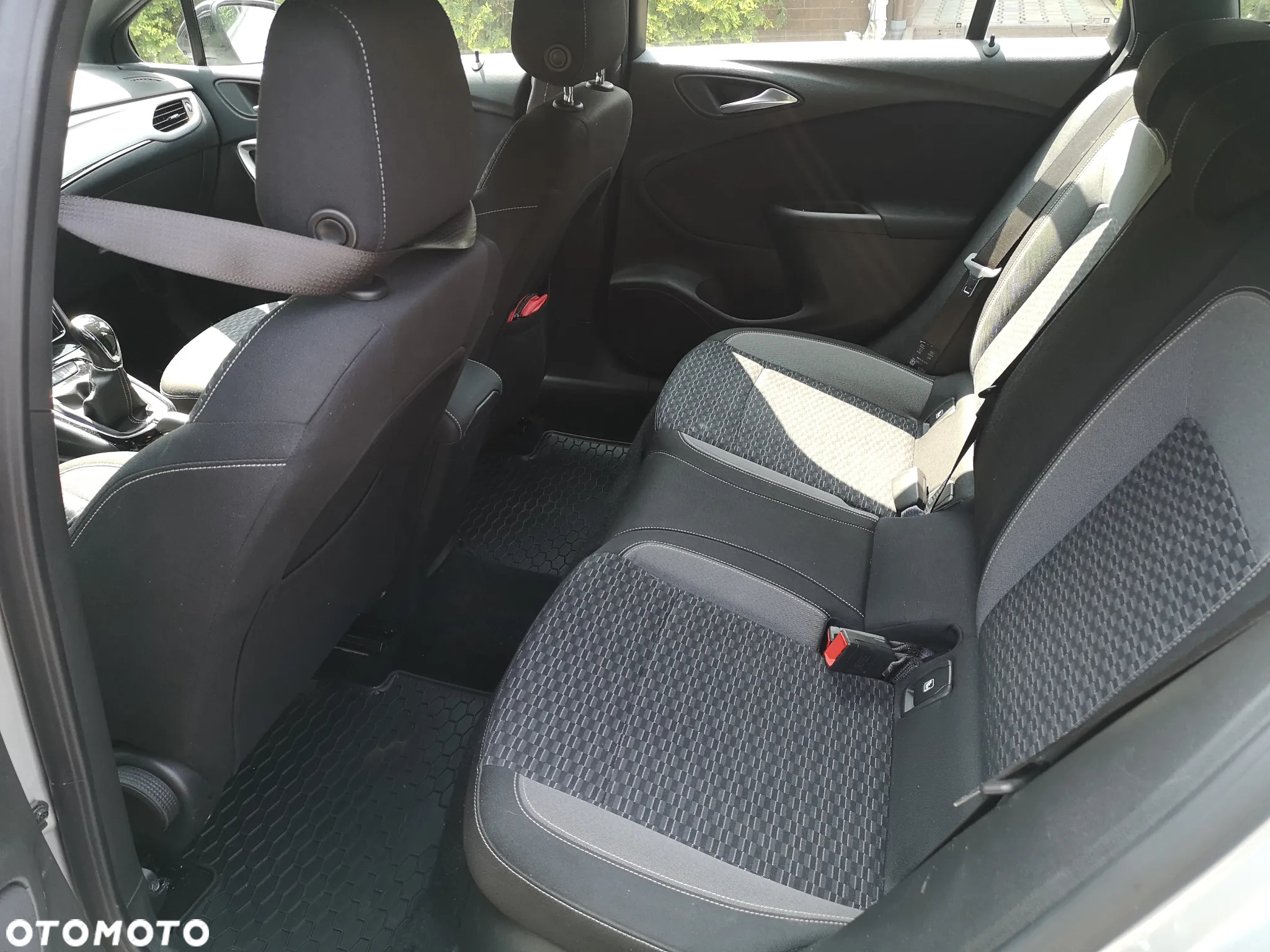 Opel Astra V 1.2 T Business Elegance S&S - 9