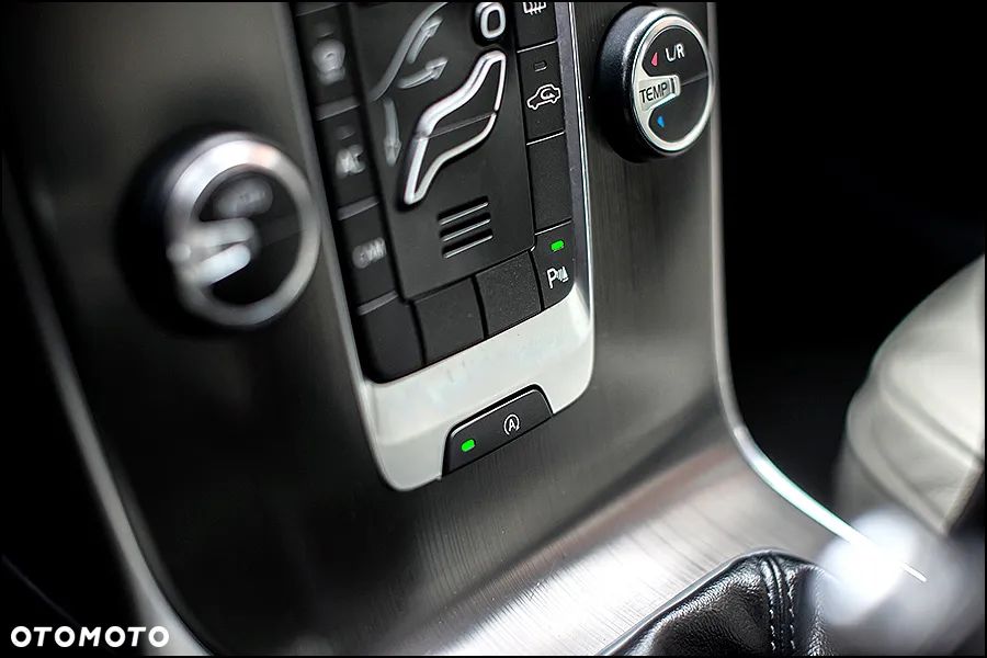 Volvo V40 D2 Summum - 28