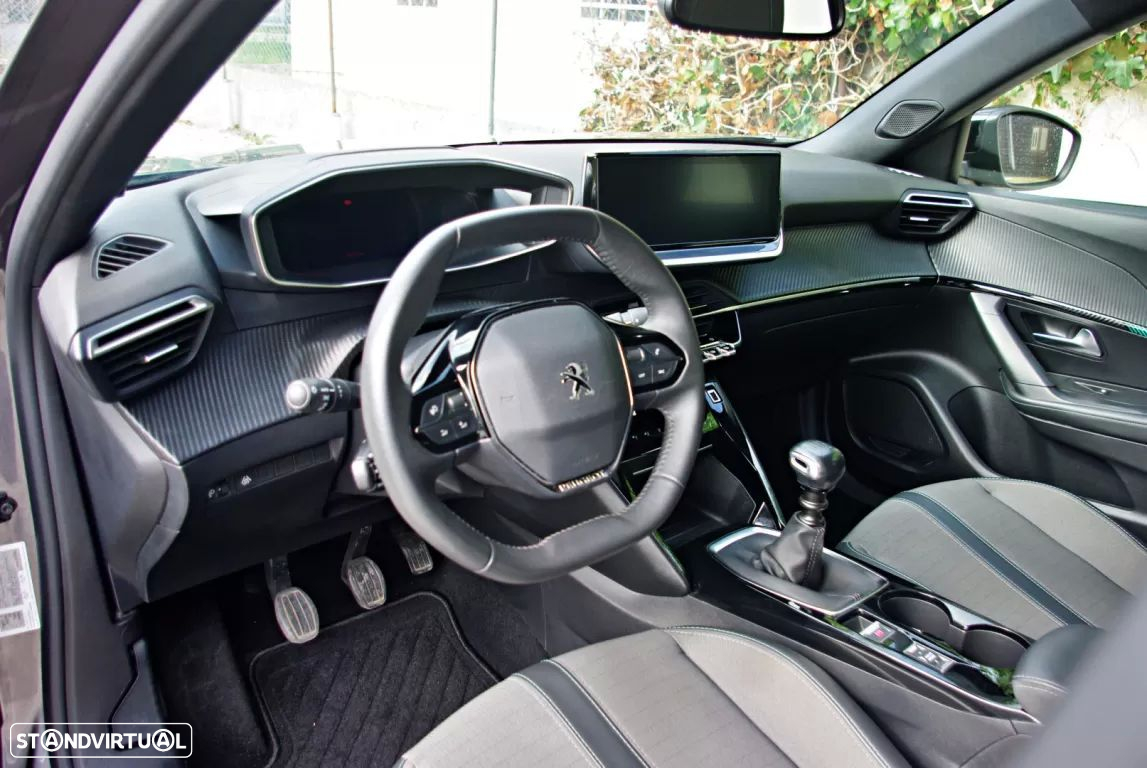Peugeot 2008 1.2 PureTech Allure - 18