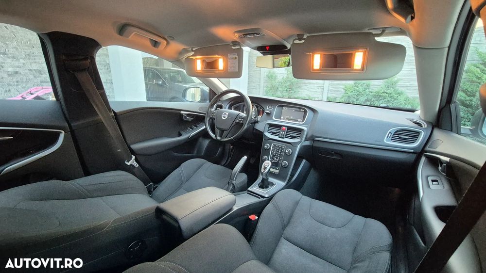 Volvo V40 D2 R Design - 8