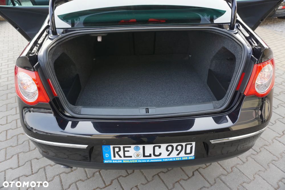 Volkswagen Passat 1.6 Comfortline Family - 37