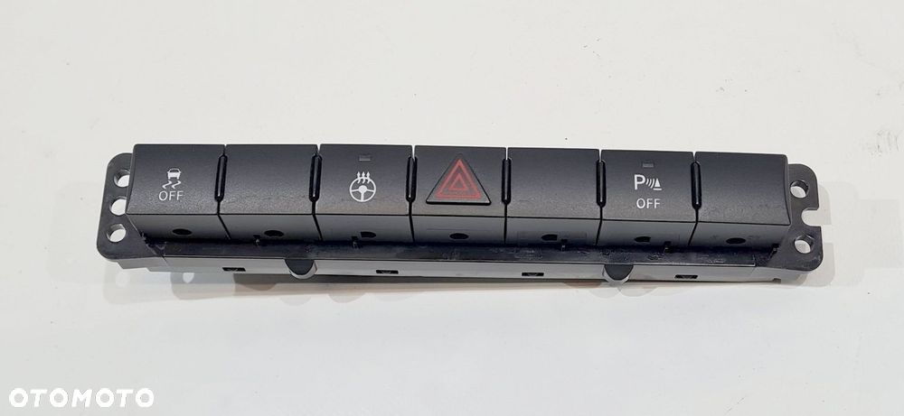 włącznik awaryjnych panel grand cherokee wk2 11r - 1