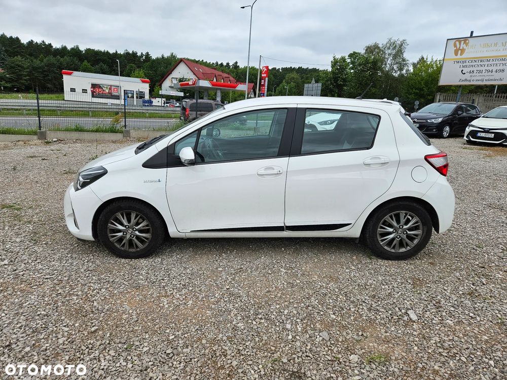 Toyota Yaris Hybrid 100 Dynamic - 6