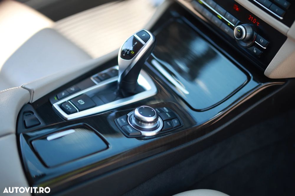 BMW Seria 5 525d xDrive - 26