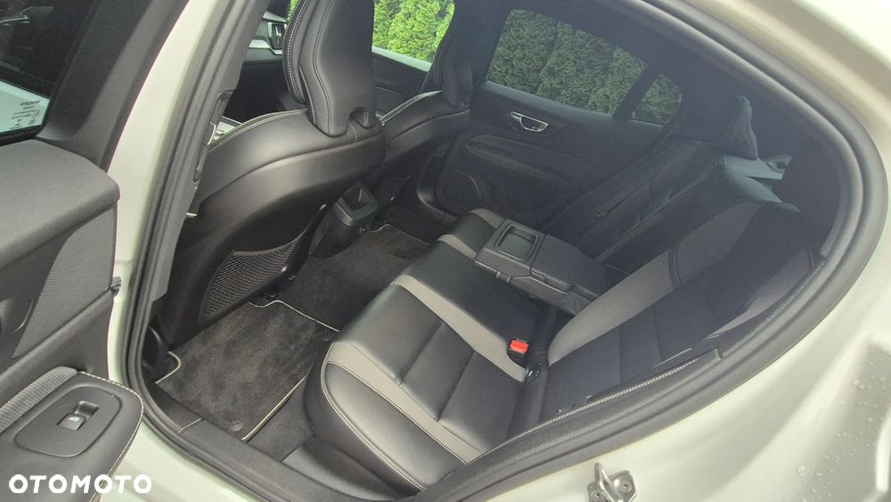 Volvo S60 B4 B R-Design - 23