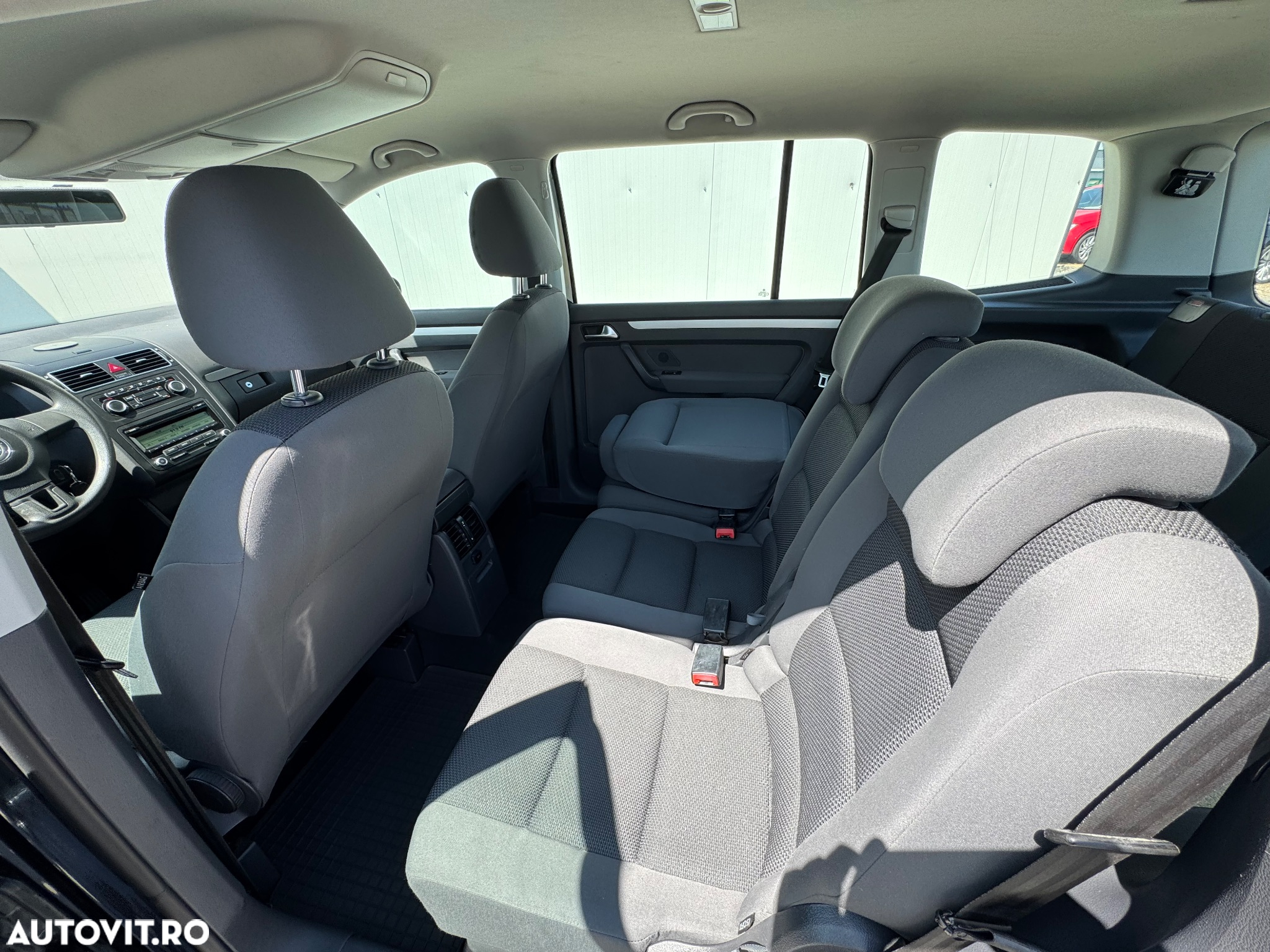Volkswagen Touran 1.6 TDI Comfortline - 6