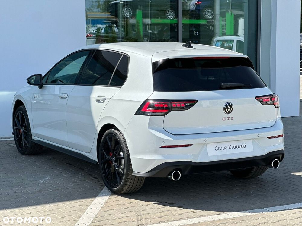 Volkswagen Golf - 8