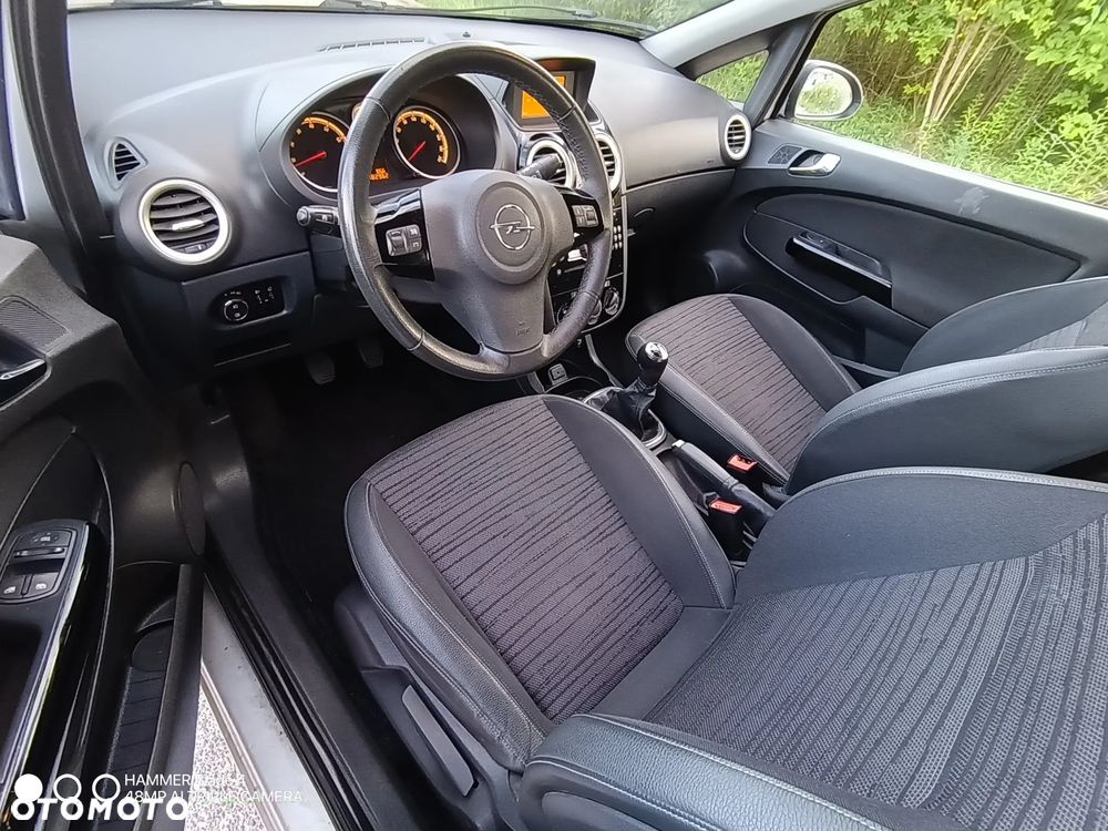 Opel Corsa 1.2 16V Cosmo - 10