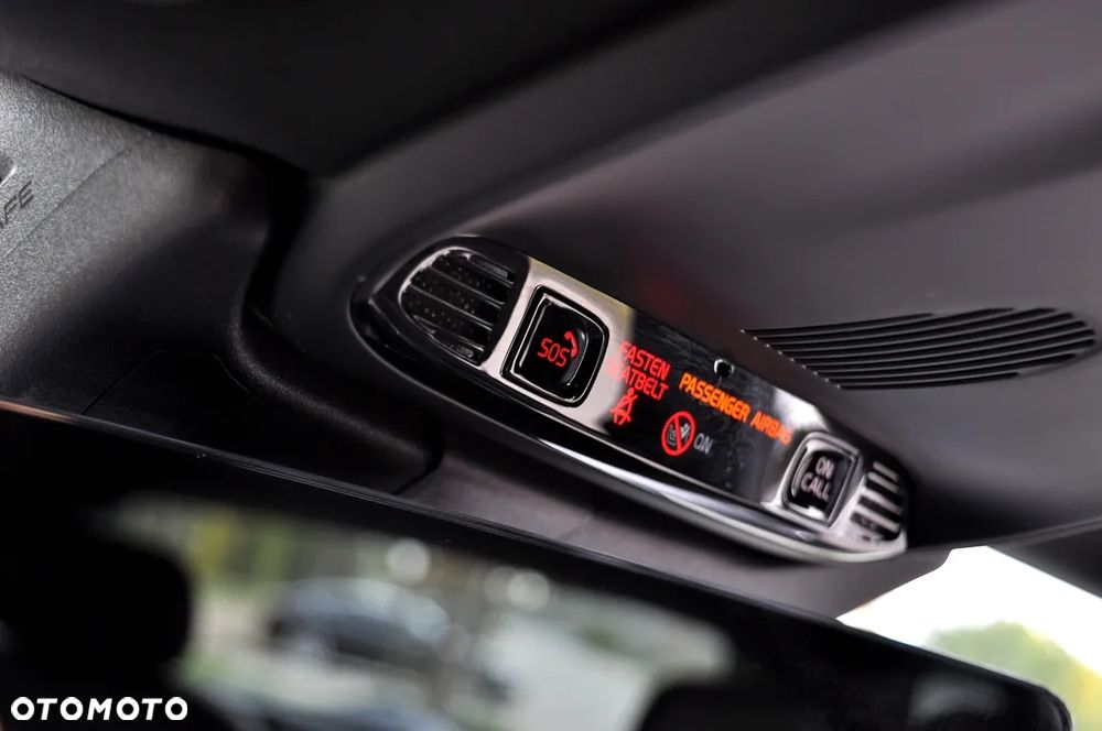 Volvo XC 60 D4 R-Design - 28