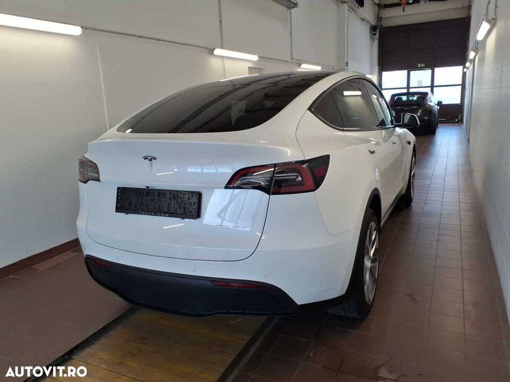 Tesla Model Y Long Range Dual Motor AWD - 4