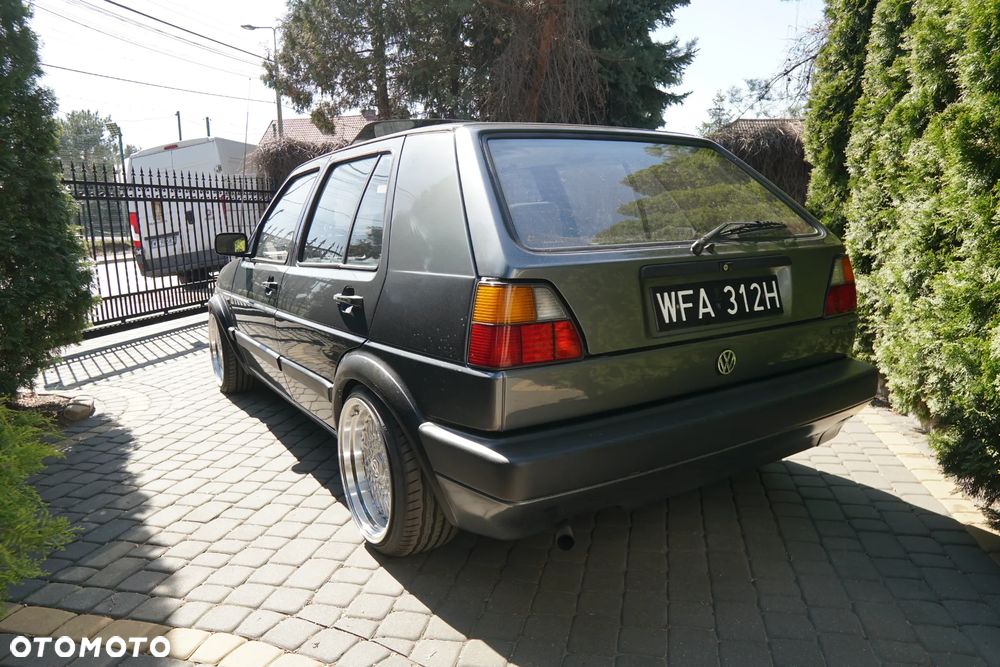 Volkswagen Golf - 2