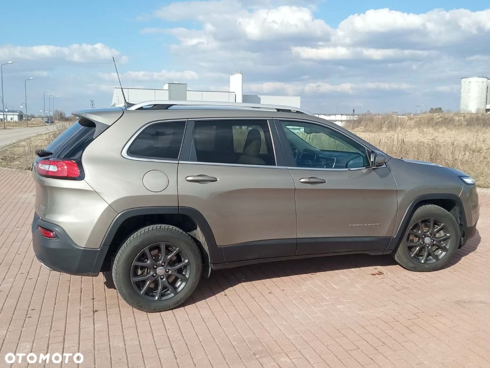 Jeep Cherokee - 19