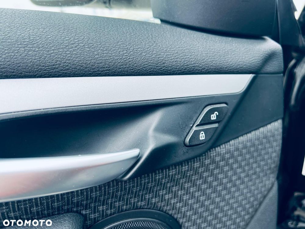 BMW X1 sDrive18i - 16