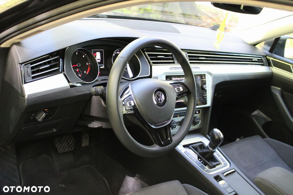 Volkswagen Passat 2.0 TDI SCR Comfortline DSG - 12