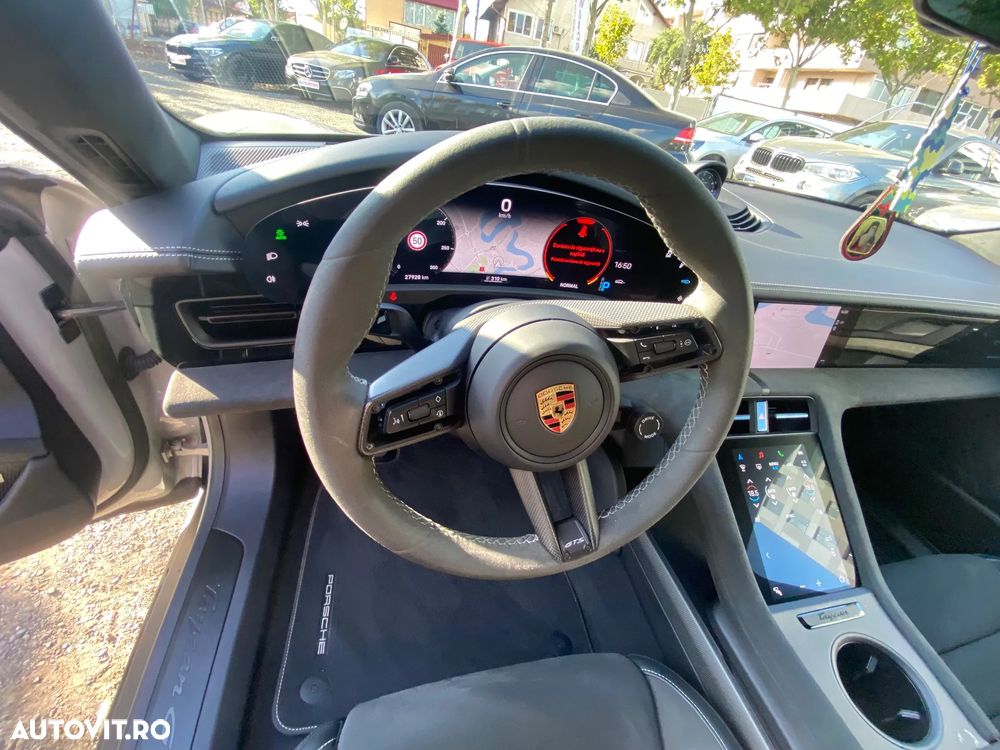 Porsche Taycan GTS - 19