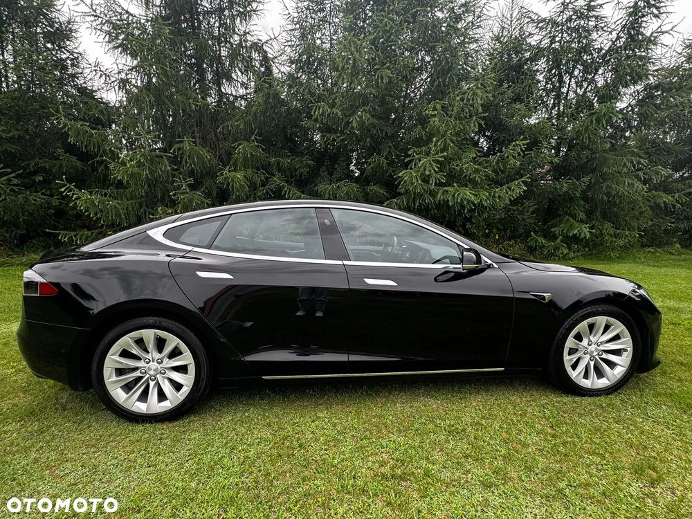 Tesla Model S - 6