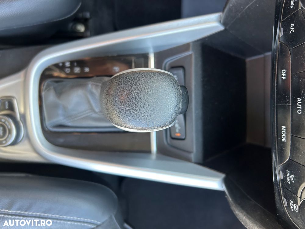 Suzuki Vitara 1.6 DDIS 4X4 Luxus Aut. - 24