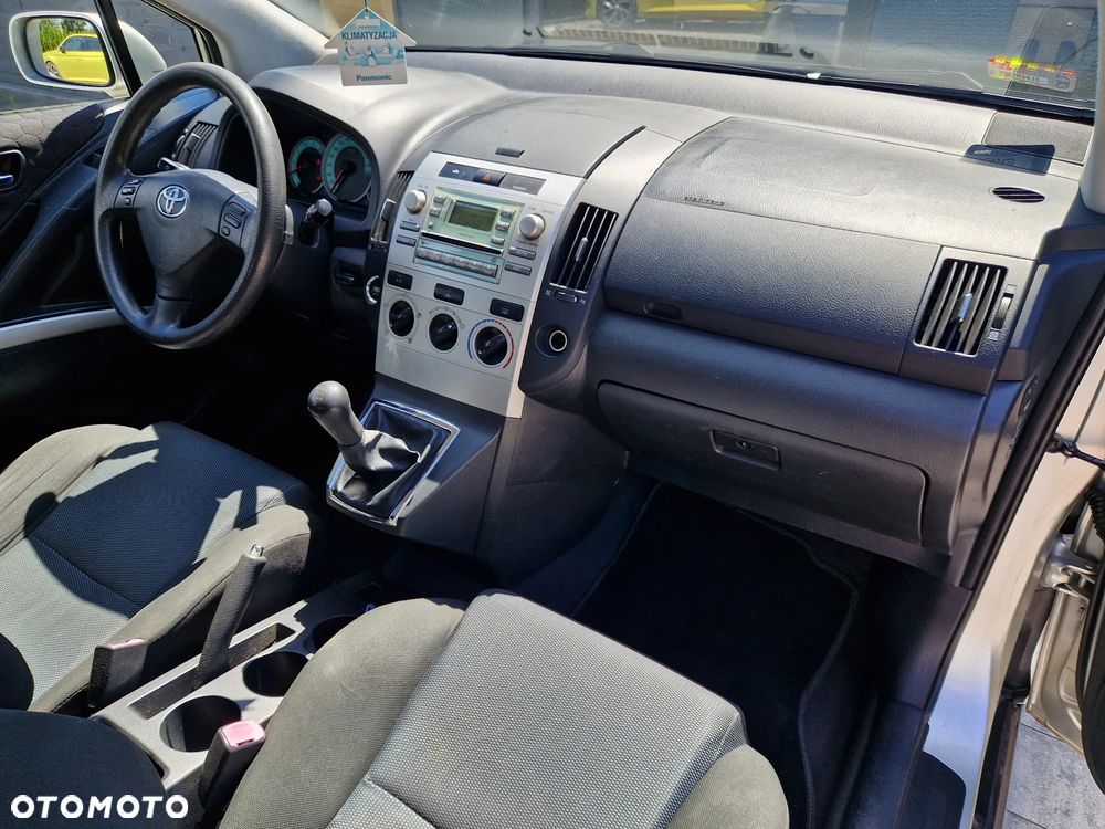 Toyota Corolla Verso - 17