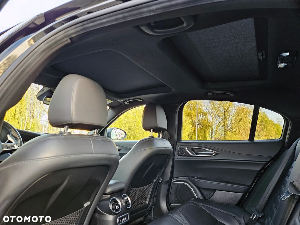 Alfa Romeo Giulia 2.0 Turbo 16V AT8-Q4 Veloce - 12