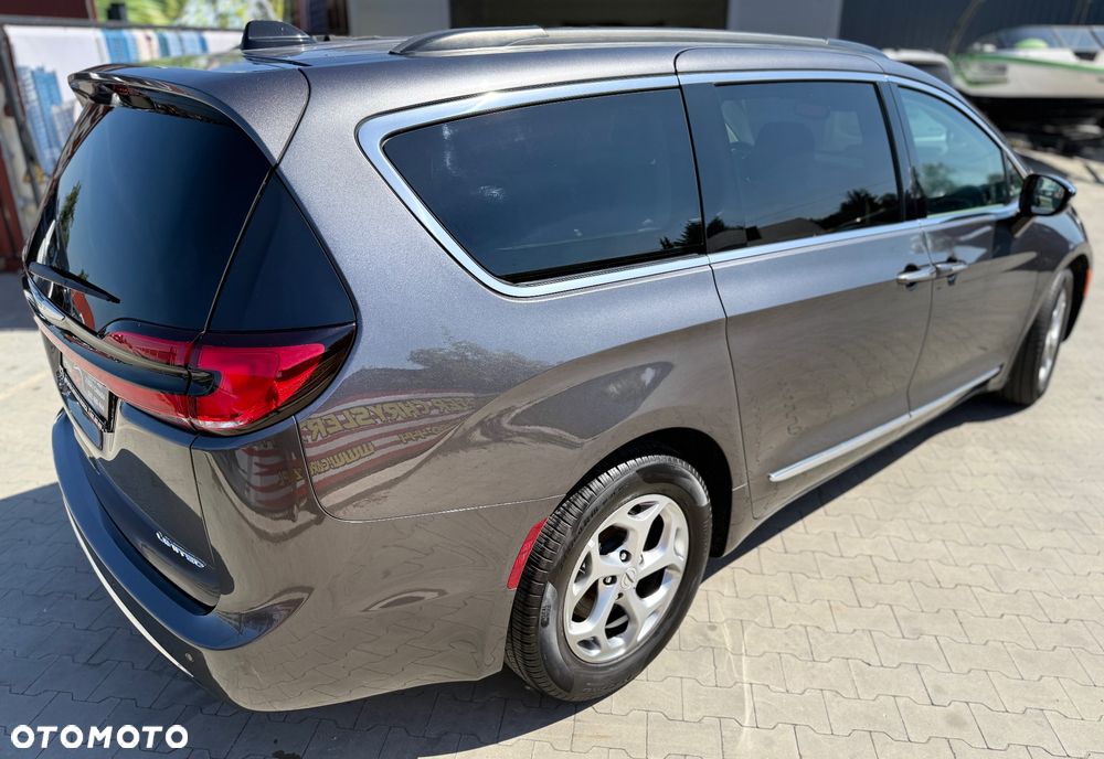 Chrysler Pacifica - 11