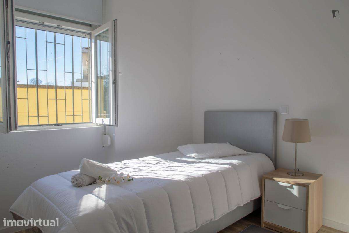 Quarto - localizado em Paranhos Porto - Grande imagem: 2/15