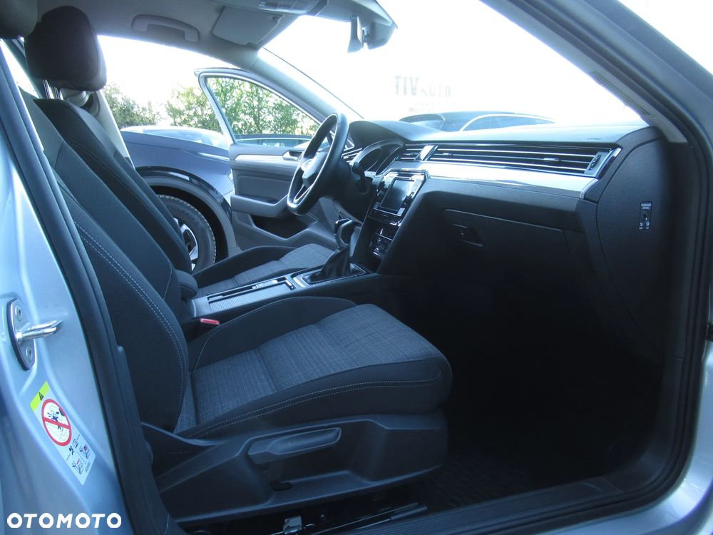 Volkswagen Passat 1.5 TSI EVO Business - 10