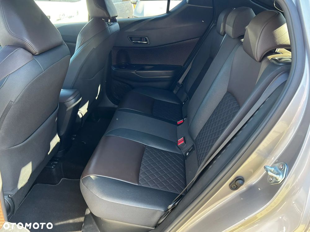 Toyota C-HR 1.8 Hybrid Neon Lime powered by JBL - 14