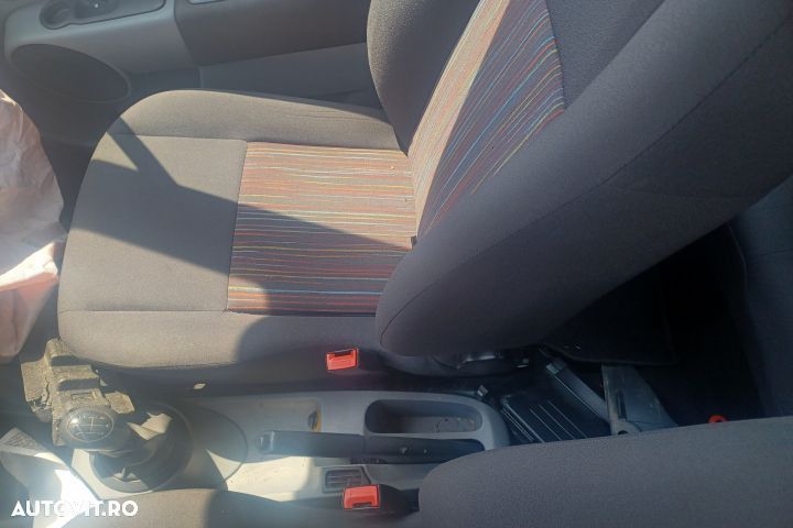 Dezmembrez Renault Modus 2 [2007 - 2012] Minivan 5-usi 1.2 AMT (75 hp - 7