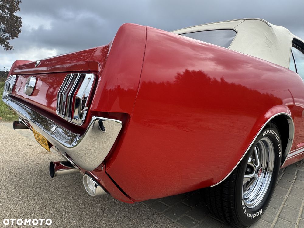 Ford Mustang - 34