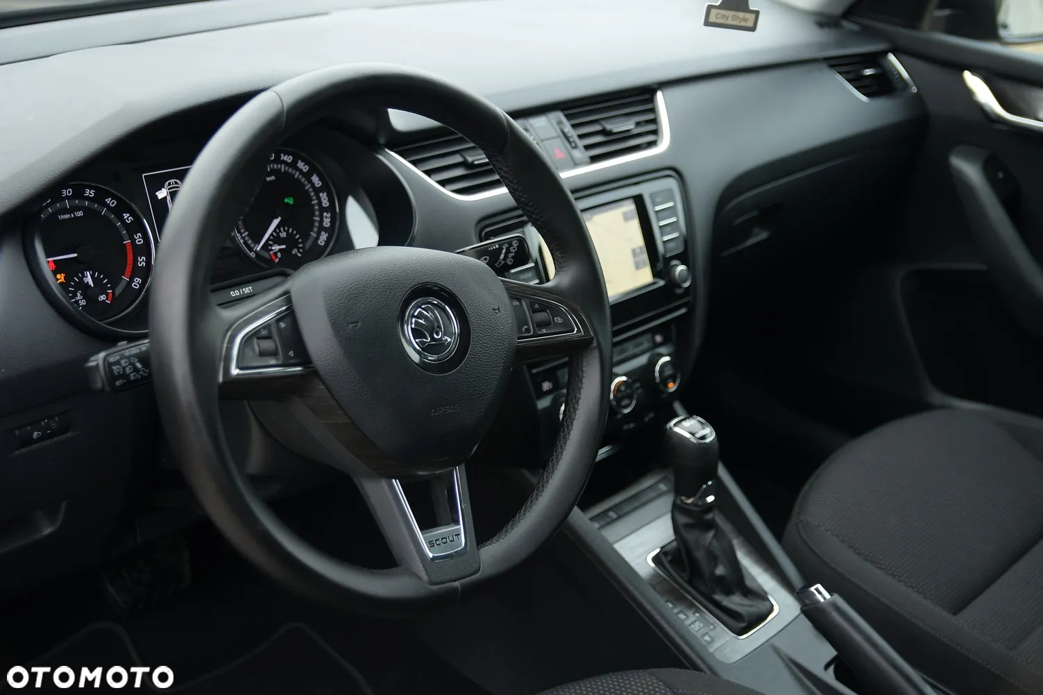Skoda Octavia Combi 2.0 TDI 4x4 DSG Scout - 31