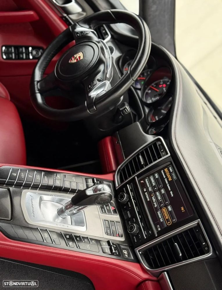 Porsche Panamera Turbo PDK - 21