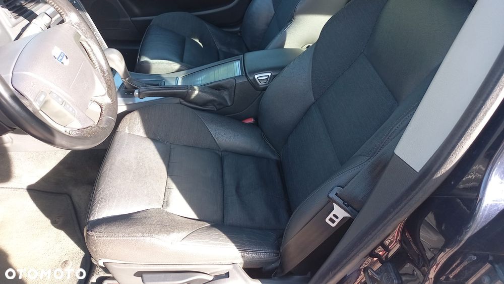 Volvo V70 2.4 Momentum - 26