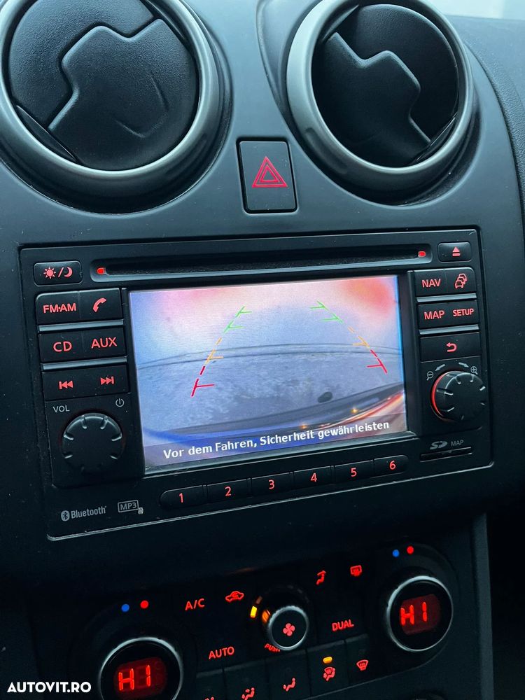 Nissan Qashqai 2.0 dCi DPF 4x4 Aut acenta - 9