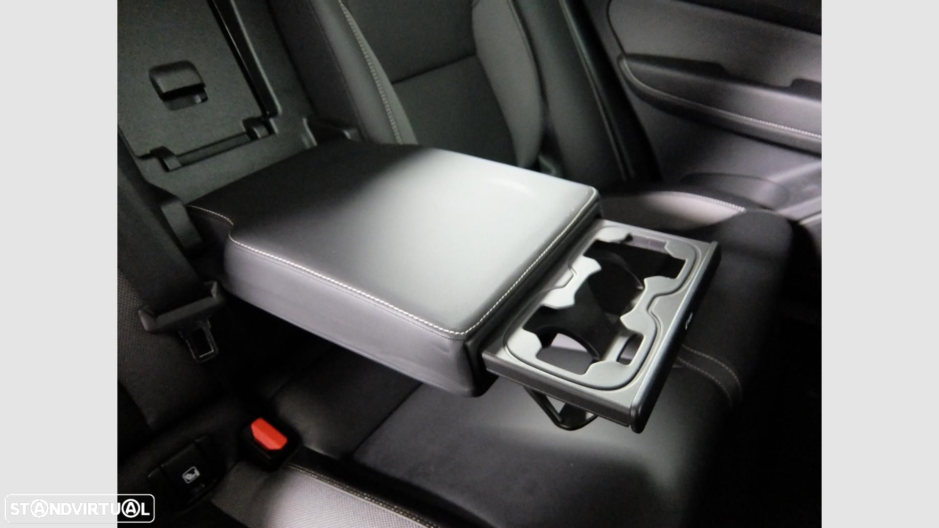 Volvo XC 60 2.0 T6 PHEV Black Edition AWD - 15