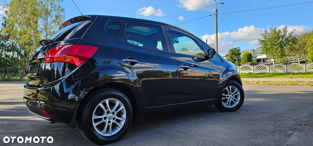 Kia Venga - 8