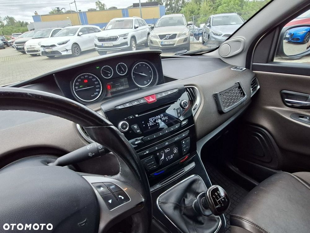 Lancia Ypsilon - 12