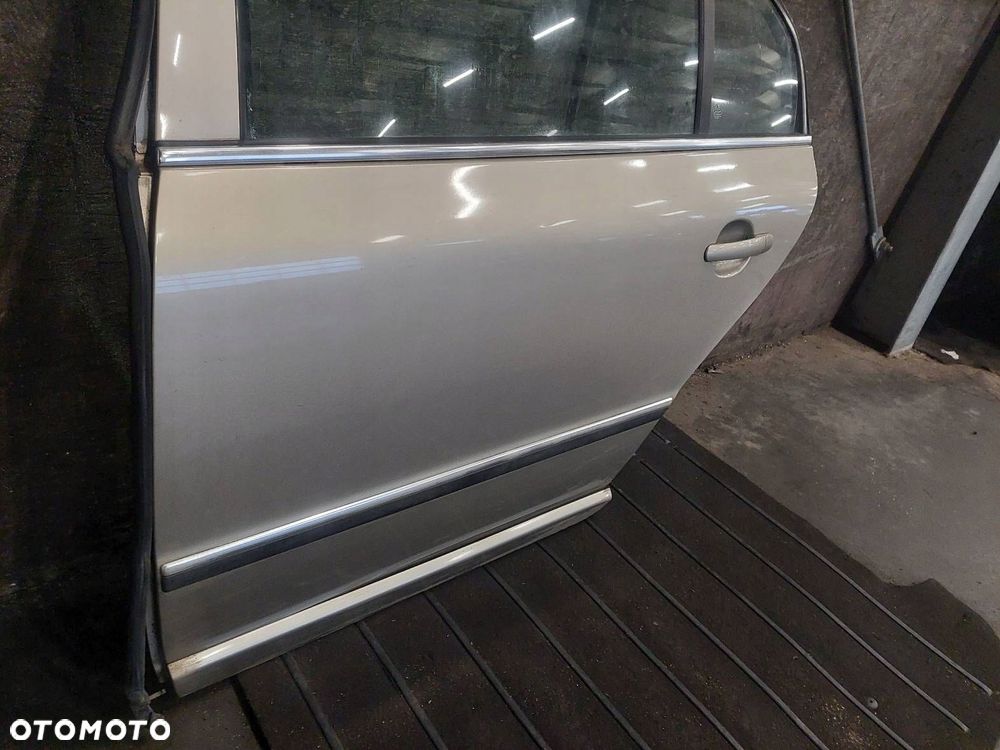 DRZWI KOMPLETNE LEWY TYŁ SKODA SUPERB I 9201 - 3