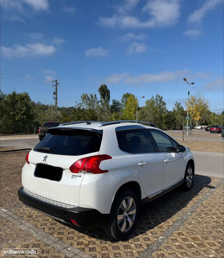 Peugeot 2008 1.2 PureTech Allure - 3