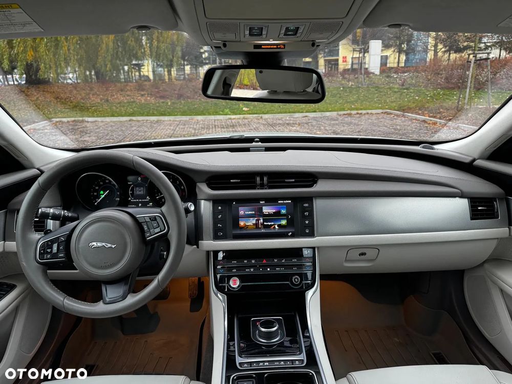 Jaguar XF - 20