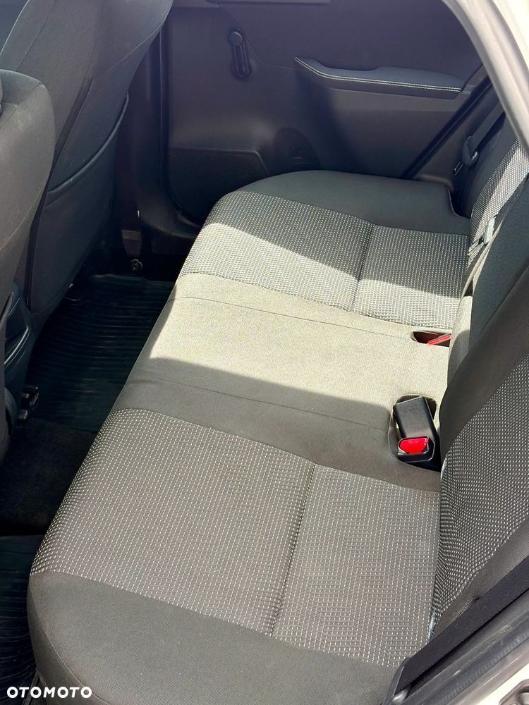 Toyota Auris 1.6 Premium Comfort - 8