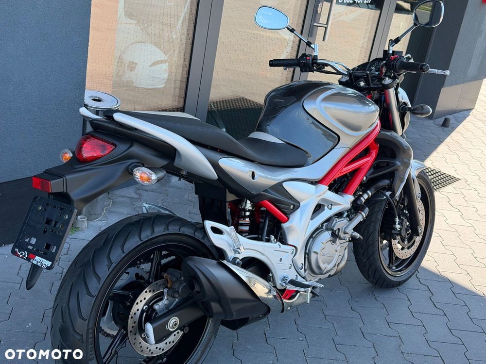 Suzuki Gladius - 5