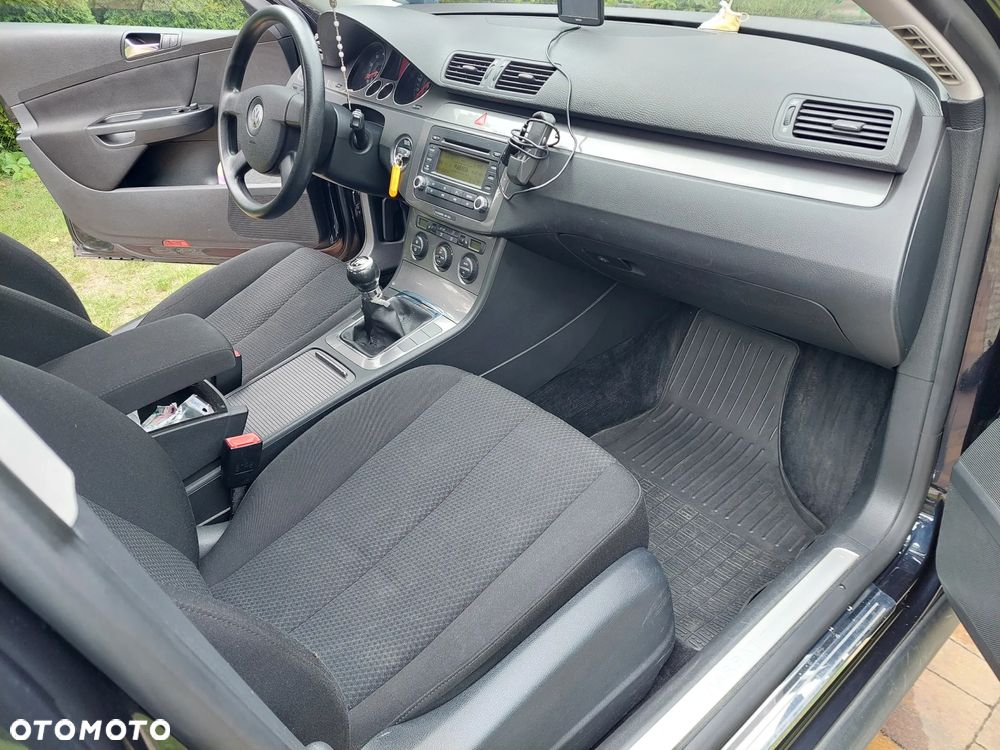 Volkswagen Passat 1.6 FSI Comfortline - 11