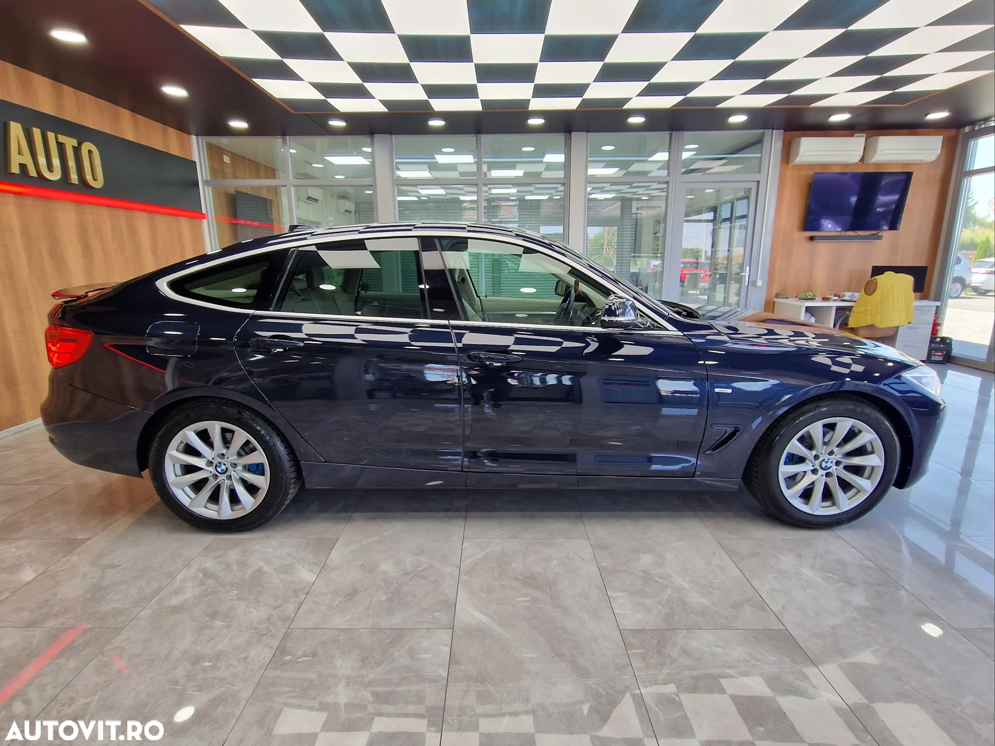 BMW Seria 3 320d GT Aut. - 14