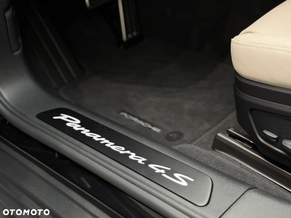 Porsche Panamera 4S E-Hybrid PHEV - 36