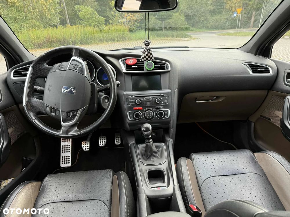 Citroën DS4 1.6 THP SportChic - 11